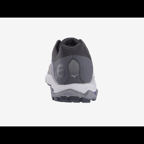 Mizuno Running Shoes - Picture 5 of 7